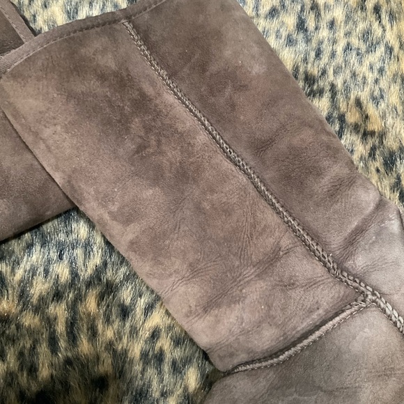 UGG CLASSIC CHOCOLATE BROWN LEATHER BOOTS - Picture 7 of 12